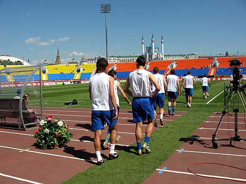 Limbering up of football players razminka futbolistov